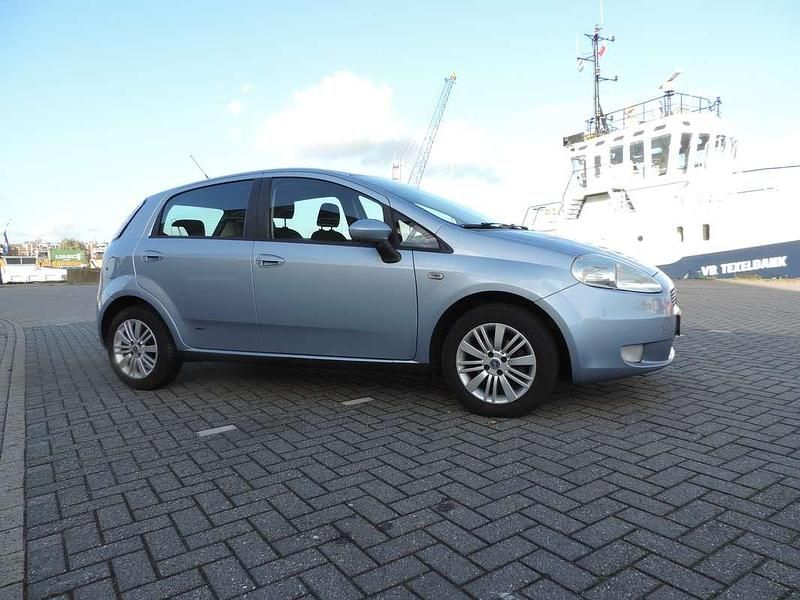 Occasion 2006 Fiat Grande Punto Hatchback | € 2.250 (Iets duurder) - Afbeelding 1/4