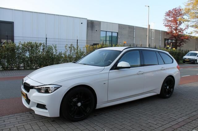 Wit Gebruikt 2017 BMW 318 Executive Stationwagen | € 19.999 (Eerlijke prijs) - Afbeelding 1/4