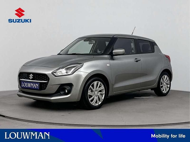Grijs metallic Gebruikt 2023 Suzuki Swift Hatchback | € 21.445 (Eerlijke prijs) - Afbeelding 1/3