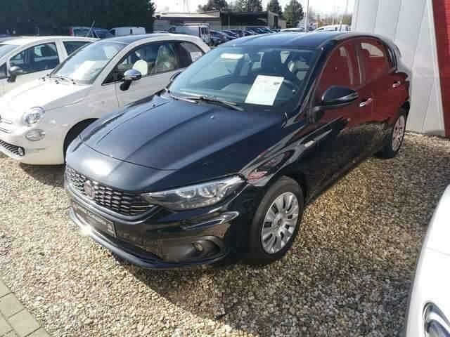 Zwart Gebruikt 2018 Fiat Tipo Sedan | € 12.900 (Eerlijke prijs) - Afbeelding 1/4