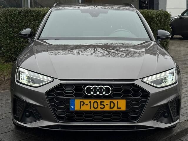 Occasion Audi A4 Competition 204 PK (150 kW) 2022 Grijs (metallic) Stationwagen