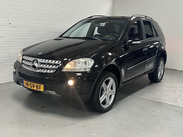 Zwart Occasion 2006 Mercedes 350 SUV | € 9.999 (Eerlijke prijs) - Afbeelding 1/4
