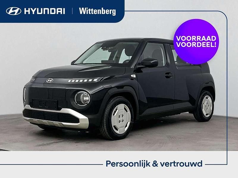 Zwart Nieuw 2025 Hyundai Inster Hatchback | € 23.290 (Super prijs) - Afbeelding 1/3