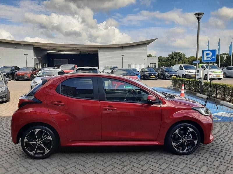 Occasion Toyota Yaris Executive 131 PK (96 kW) 2025 Rood Hatchback