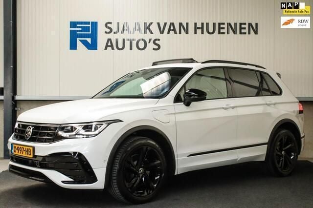 Wit Gebruikt 2021 VW Tiguan Business SUV | € 42.949 - Afbeelding 1/4