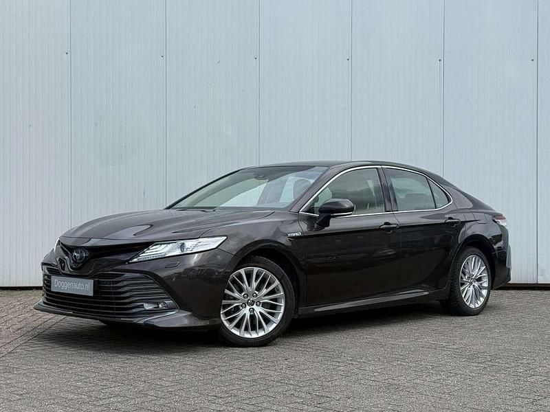 Bruin, metallic lak Gebruikt 2019 Toyota Camry Executive Sedan | € 25.945 (Goede deal) - Afbeelding 1/4