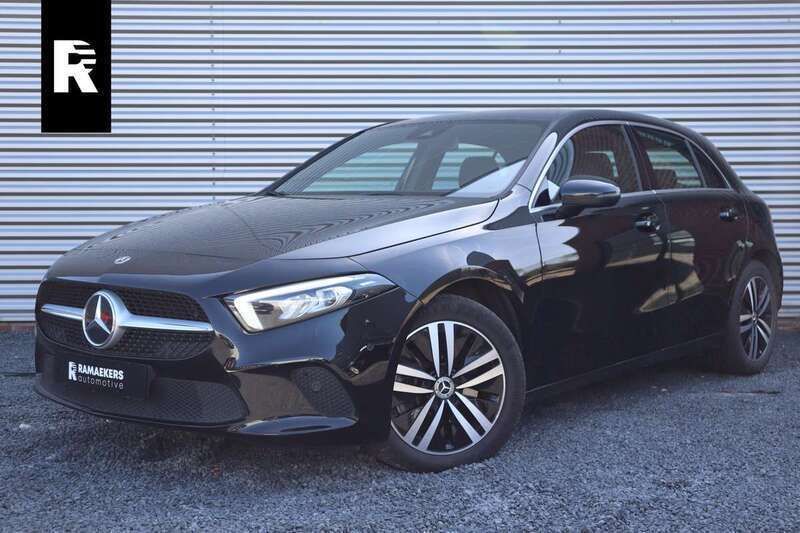 Zwart Gebruikt 2021 Mercedes A250 Luxury Hatchback | € 23.900 (Goede deal) - Afbeelding 1/3