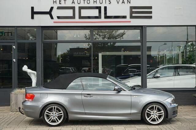 Grijs Gebruikt 2012 BMW 118 Cabriolet Executive Cabriolet | € 12.980 (Eerlijke prijs) - Afbeelding 1/4