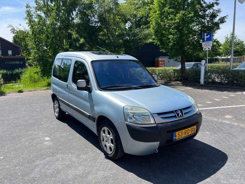 Blauw Gebruikt 2005 Peugeot Partner MPV | € 1.995 (Eerlijke prijs) - Afbeelding 1/4