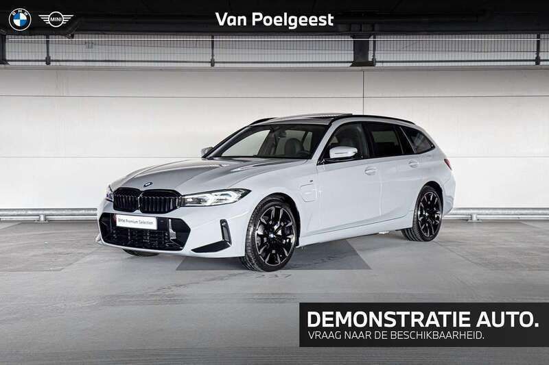 M brooklyn grau Gebruikt 2025 BMW 330e M Sport Stationwagen | € 64.500 (Iets duurder) - Afbeelding 1/4