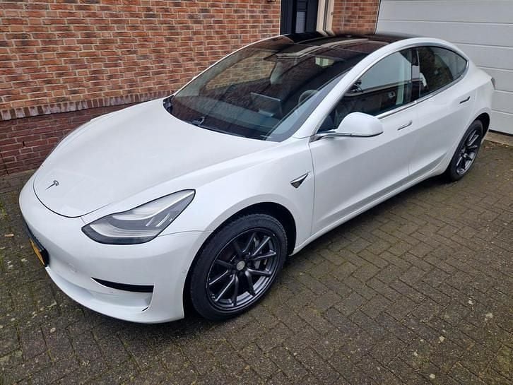 Occasion 2019 Tesla Model 3 Standard Range Plus Sedan | € 13.990 (Super prijs) - Afbeelding 1/4