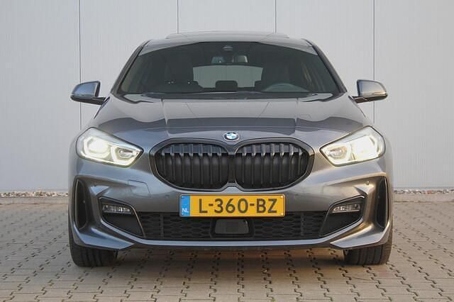 Occasion BMW 118 Executive 136 PK (100 kW) 2021 Grijs Hatchback