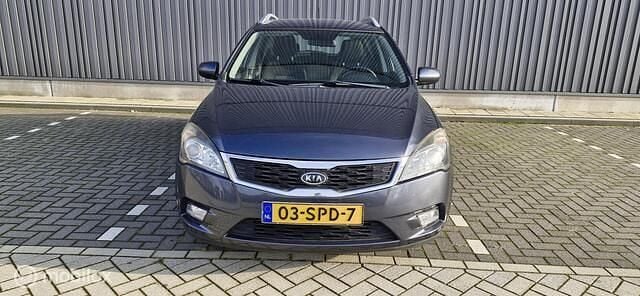 Grijs Gebruikt 2012 Kia Ceed Plus Hatchback | € 3.200 (Goede deal) - Afbeelding 1/4