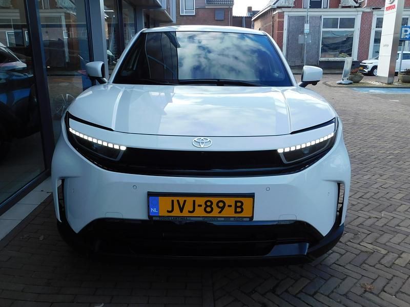 Nieuw Toyota Urban Cruiser Executive 127 kW (174 PK) 2026 Wit SUV