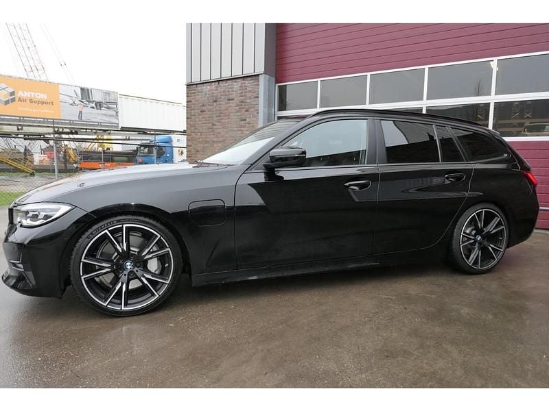 Occasion BMW 330 Executive 184 PK (135 kW) 2020 Zwart Stationwagen