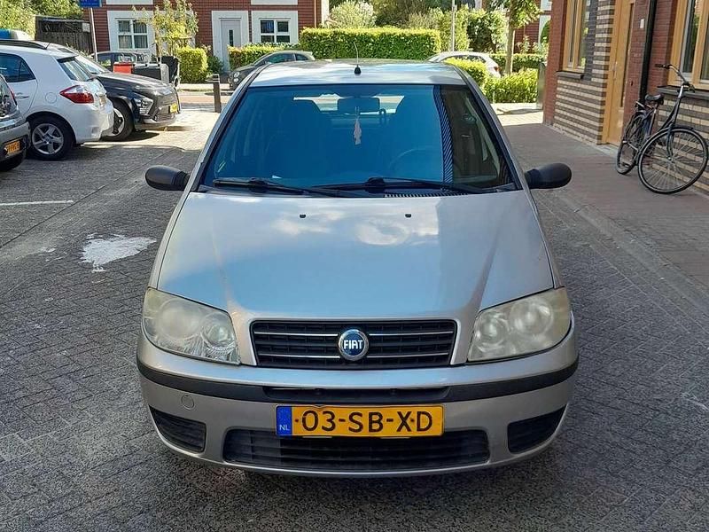 Grijs Gebruikt 2005 Fiat Punto Dynamic Hatchback | € 1.195 (Eerlijke prijs) - Afbeelding 1/4