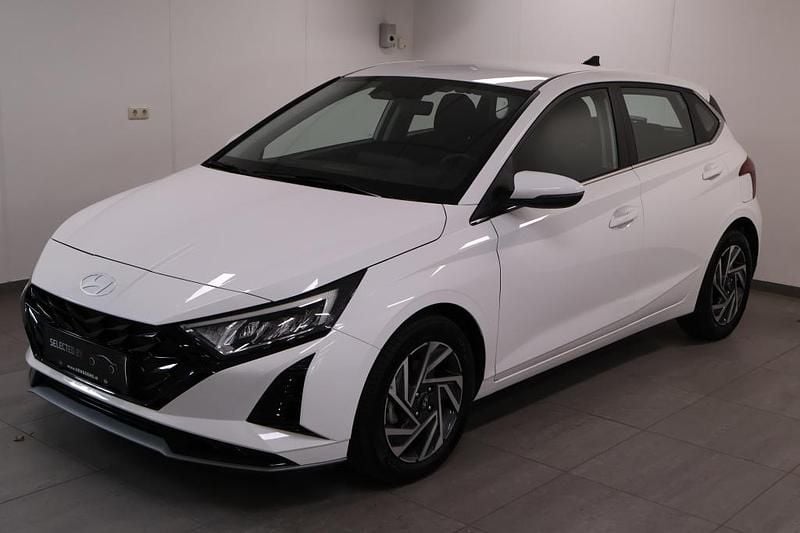 Wit Gebruikt 2024 Hyundai i20 Comfort Hatchback | € 21.945 (Eerlijke prijs) - Afbeelding 1/4