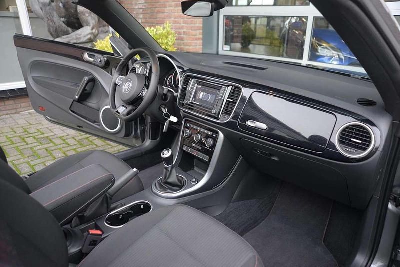 Occasion VW Beetle Cabriolet Edition 105 PK (77 kW) 2017 Grijs (metallic) Cabriolet