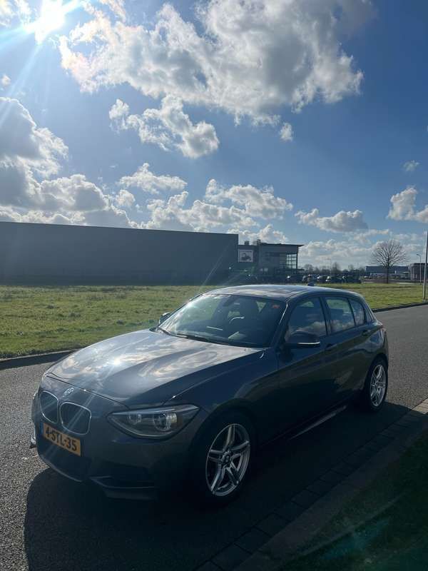 Grijs Gebruikt 2013 BMW 118 Executive Hatchback | € 8.000 (Goede deal) - Afbeelding 1/1