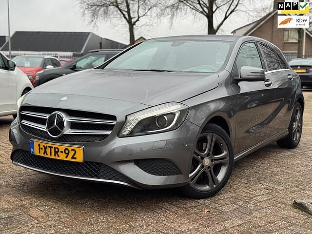 Grijs Gebruikt 2014 Mercedes A180 Ambition Hatchback | € 10.999 (Goede deal) - Afbeelding 1/4