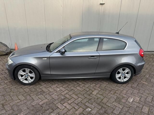 Grijs Gebruikt 2011 BMW 116 Efficient Dynamics Hatchback | € 3.450 (Eerlijke prijs) - Afbeelding 1/4