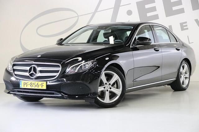 Zwart Gebruikt 2016 Mercedes E250 Avantgarde Sedan | € 23.950 (Super prijs) - Afbeelding 1/4