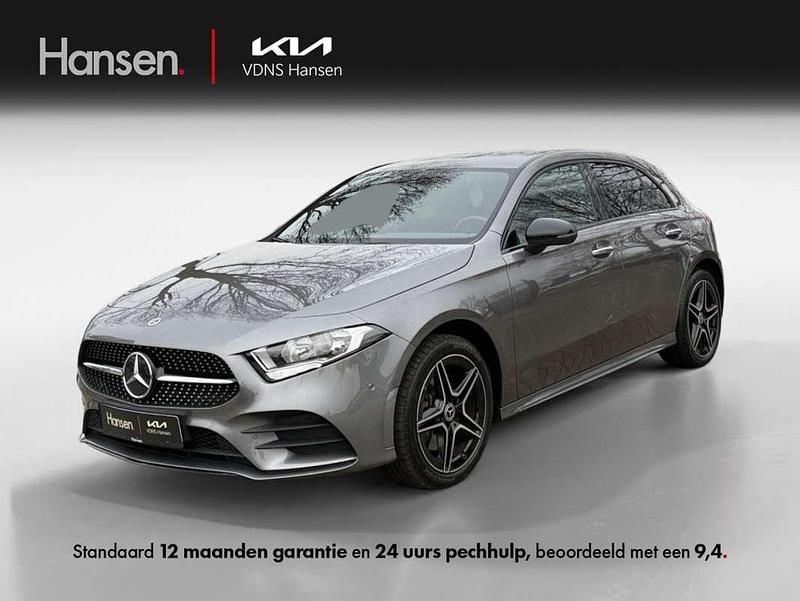 Grijs Occasion 2022 Mercedes A250 AMG line Hatchback | € 30.445 (Goede deal) - Afbeelding 1/4