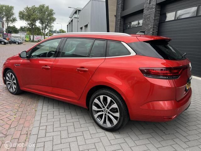 Occasion Renault Mégane GrandTour Techno 140 PK (102 kW) 2023 Rood Stationwagen