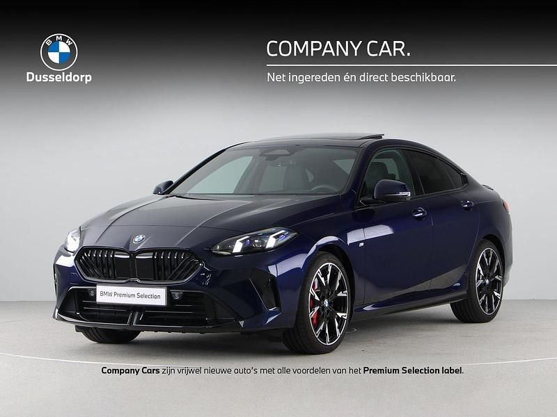 Blauw, metallic lak Gebruikt 2025 BMW 220 M Sport Sedan | € 49.900 (Iets duurder) - Afbeelding 1/4