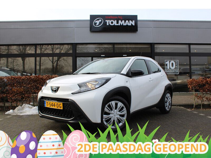 Wit Gebruikt 2023 Toyota Aygo Play Hatchback | € 16.950 (Goede deal) - Afbeelding 1/4