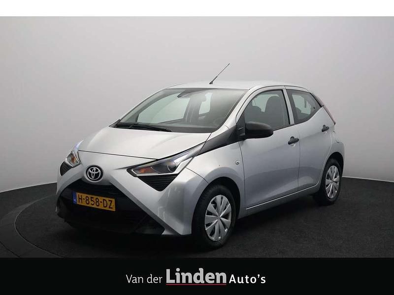 Grijs Gebruikt 2020 Toyota Aygo Hatchback | € 8.750 (Goede deal) - Afbeelding 1/4