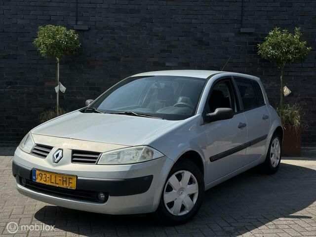 Grijs Gebruikt 2003 Renault Mégane II Basis Hatchback | € 995 (Iets duurder) - Afbeelding 1/4