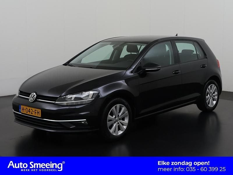 Deep black pearl Gebruikt 2019 VW Golf VII Comfortline Hatchback | € 15.495 (Eerlijke prijs) - Afbeelding 1/4
