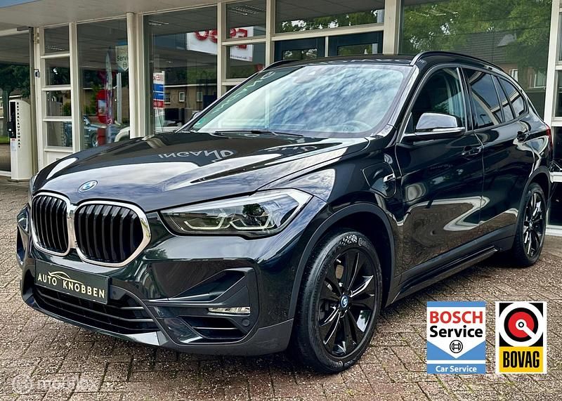 Zwart Gebruikt 2022 BMW X1 Sport Line SUV | € 23.900 (Goede deal) - Afbeelding 1/4