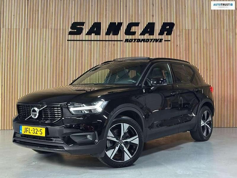 Zwart Gebruikt 2022 Volvo XC40 R-Design SUV | € 34.850 (Eerlijke prijs) - Afbeelding 1/4