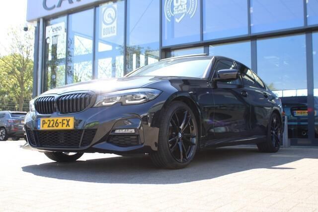 Zwart Gebruikt 2022 BMW 320 M Sport Sedan | € 37.950 (Eerlijke prijs) - Afbeelding 1/4