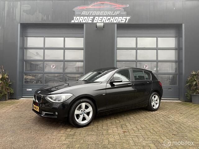 Zwart Gebruikt 2014 BMW 116 Executive Hatchback | € 13.950 (Eerlijke prijs) - Afbeelding 1/4