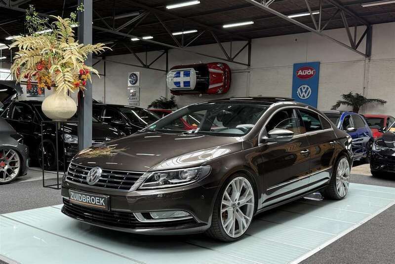 Bruin Gebruikt 2012 VW CC Sedan | € 17.999 - Afbeelding 1/4
