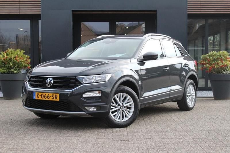 Grijs Gebruikt 2021 VW T-Roc Business SUV | € 21.950 (Eerlijke prijs) - Afbeelding 1/4