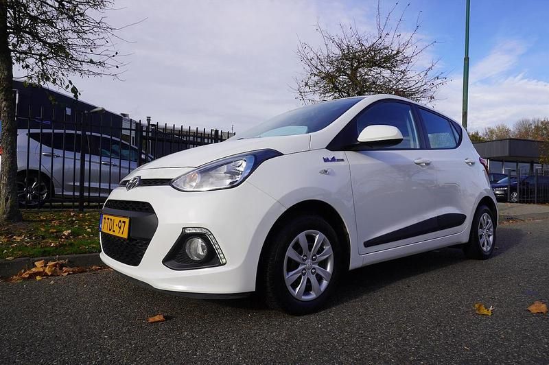 Wit Gebruikt 2014 Hyundai i10 Comfort Hatchback | € 6.945 (Eerlijke prijs) - Afbeelding 1/4