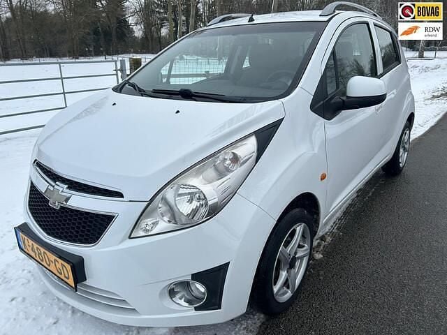 Wit Occasion 2010 Chevrolet Spark LT Hatchback | € 2.750 (Eerlijke prijs) - Afbeelding 1/4