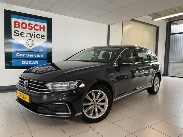 Grijs Gebruikt 2020 VW Passat Business Stationwagen | € 16.950 (Goede deal) - Afbeelding 1/4