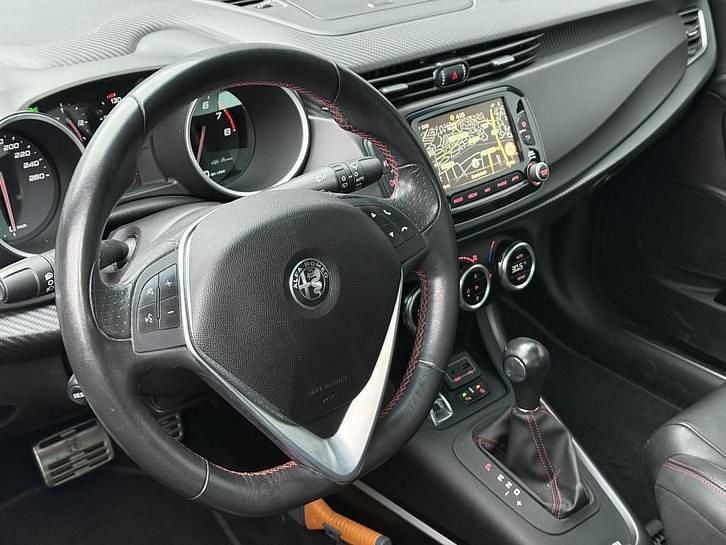 Occasion Alfa Romeo Giulietta Quadrifoglio Verde 170 PK (125 kW) 2018 Grijs (mat) Hatchback