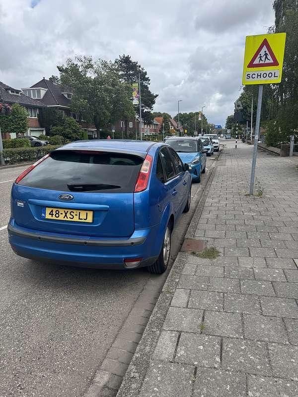 Blauw Gebruikt 2007 Ford Focus Titanium Hatchback | € 1.500 (Eerlijke prijs) - Afbeelding 1/4