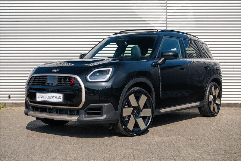 Zwart Nieuw 2024 Mini Countryman Favoured SUV | € 65.950 (Iets duurder) - Afbeelding 1/4