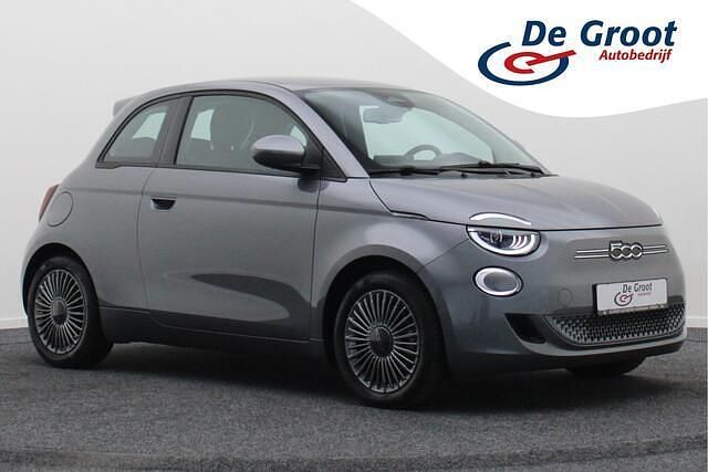 Grijs Gebruikt 2022 Fiat 500e Icon Hatchback | € 17.950 (Eerlijke prijs) - Afbeelding 1/4