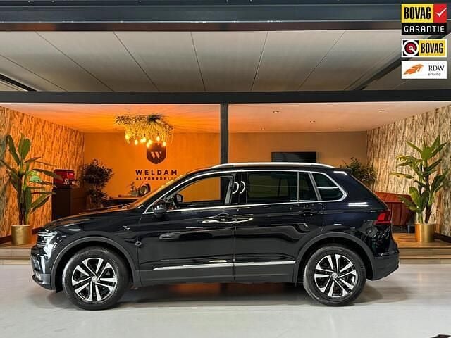 Zwart Gebruikt 2019 VW Tiguan IQ Drive SUV | € 25.990 (Goede deal) - Afbeelding 1/4