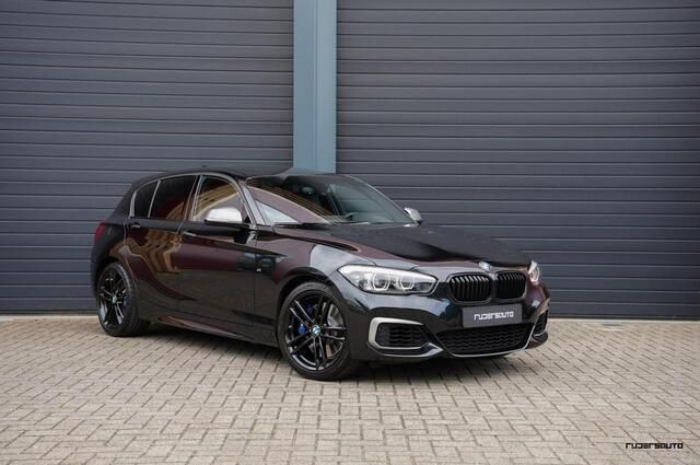 Zwart Gebruikt 2018 BMW M140 M Sport Hatchback | € 41.500 (Iets duurder) - Afbeelding 1/4