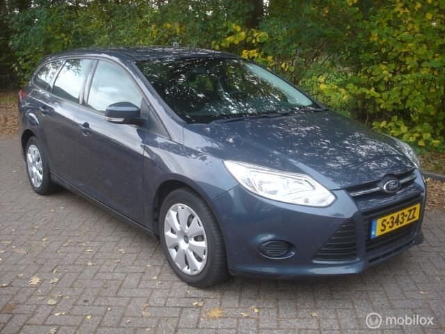Grijs Gebruikt 2013 Ford Focus Trend Stationwagen | € 1.275 - Afbeelding 1/4