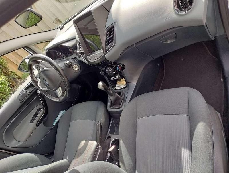 Wit Gebruikt 2011 Ford Fiesta Limited Hatchback | € 2.400 (Super prijs) - Afbeelding 1/4